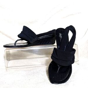 Women's Black Donald J Pliner Sandals‎ Elastic Straps, toe thong Size 6M